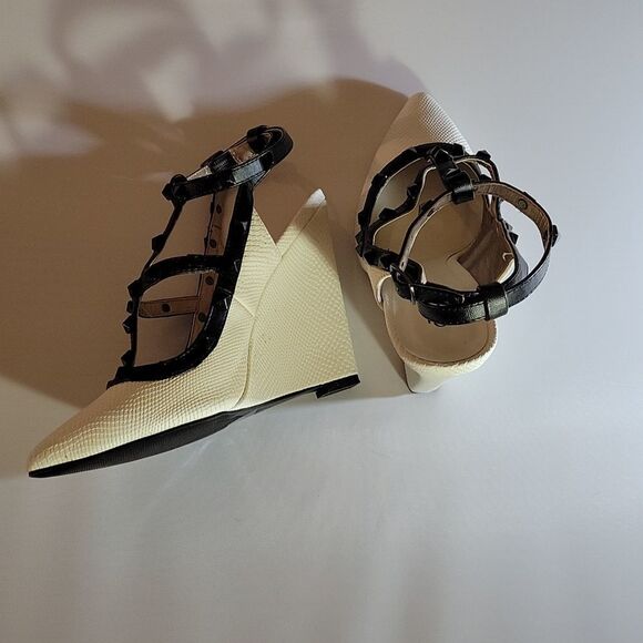 BRAND NEW QUPID POINTED TOE 'ROCKTUD" CAGET LEATHER PUMP WEDGE SHOE - Picture 7 of 16